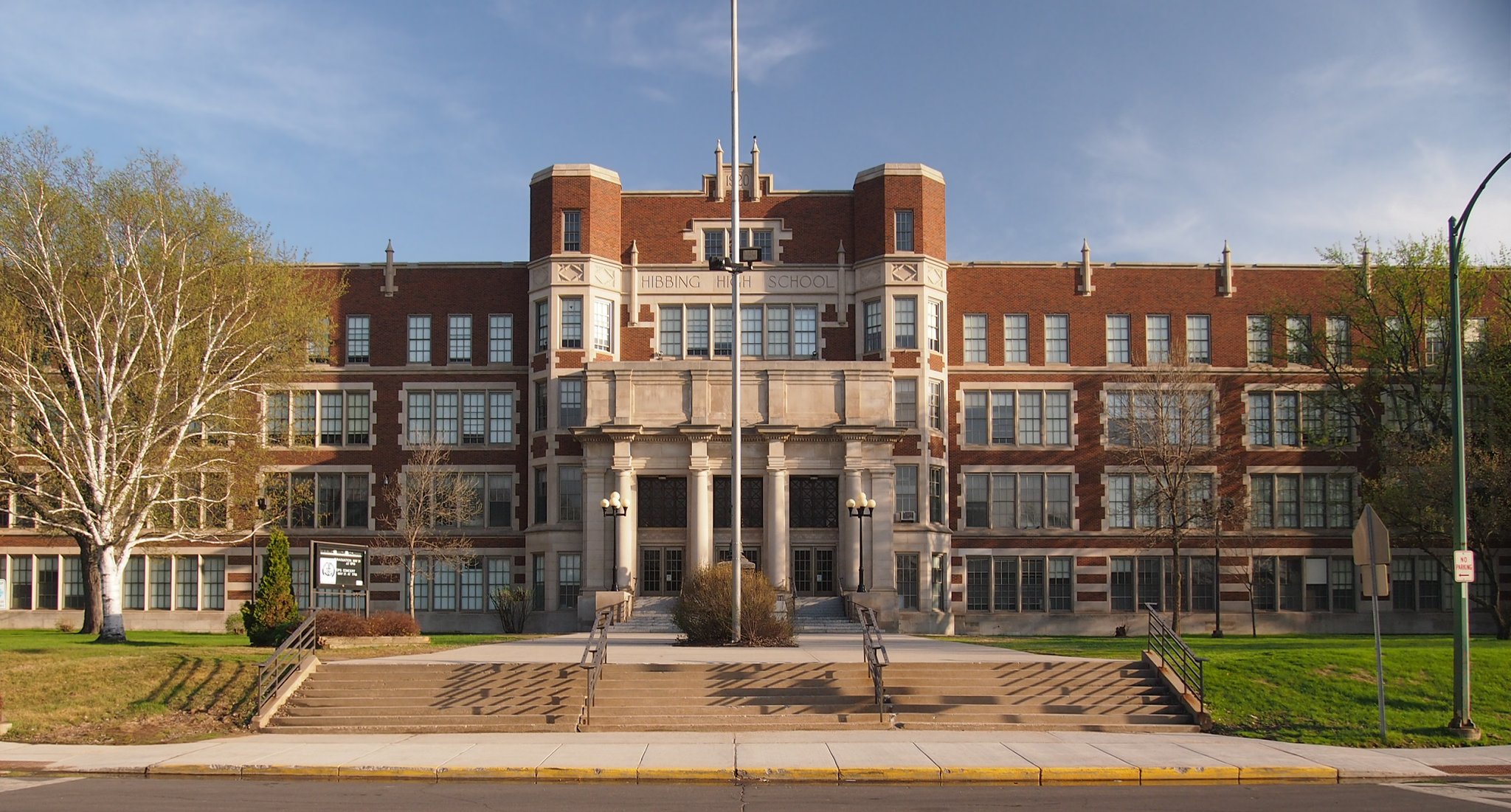How to Choose the Right High School in the USA: A Complete Parent’s Guide