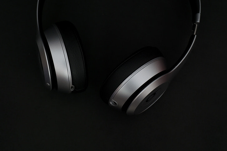 Best Noise-Cancelling Headphones 2025: The Ultimate Guide for Audiophiles and Travelers